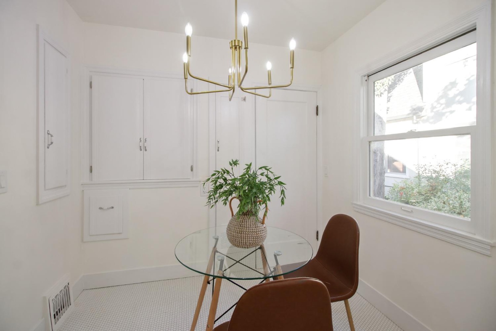 1866 Bidwell Way remodel — kitchen and living